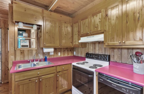 Six Mile House | Walhalla Hwy Spacious 4BR home with waterfront access, perfect for 8 guests.