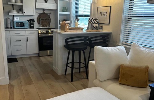 Fort Myers River District Apartment | Walk to Best Eats and Shops and Stay in Style