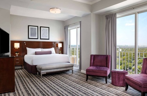 Midtown Hotel | Walk to Fox Theatre | Full Kitchen + Laundry