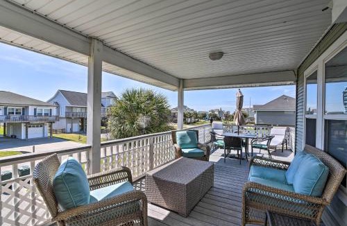 Pirates Beach House | Walk to Galveston Beach: Coastal Escape w/Yard