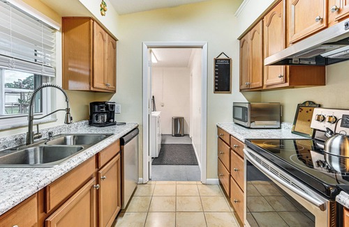 Auburndale House | Walk to Lake Ariana Park! Home w/Screened Porch