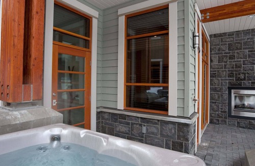 Whistler Condo | Walk to village retreat w/hot tub & AC