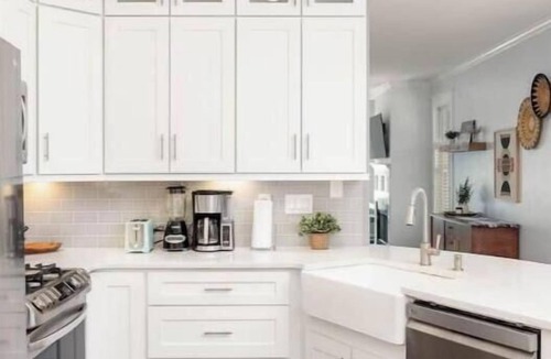 East Side House | Warm and Inviting Home Grant Park LOCAL