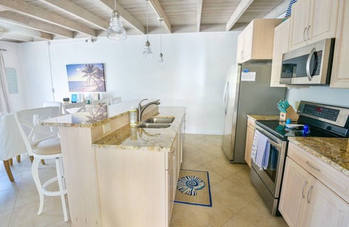 Key Colony Beach House | WATERFRONT 2 bed 2bath - 37-ft Dock, Cabana Club, Kayak, Bikes & Ample Parking
