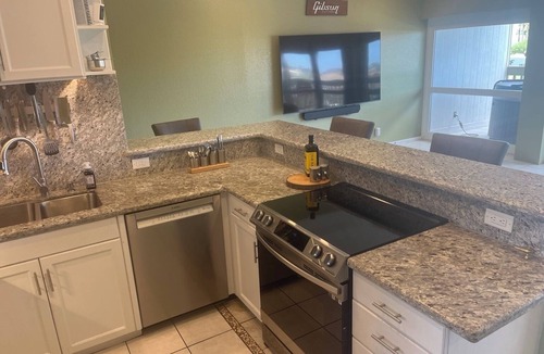 Port Isabel Condo | Waterfront 2BR Condo w/Private Deck & Hot Tub Near South Padre