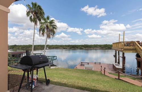 Arroyo City House | Waterfront 3-bedroom 3- bathroom house with fishing pier in Arroyo City
