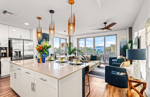 Central Sarasota Condo | Waterfront, Pet-Friendly Condo with Pool, Spa, and Fitness Center near Downtown Sarasota