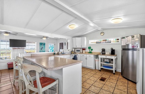 Salem House | Waterfront Scallop & Fish Spot! Private Dock 2 boats + Ice Machine—Pet Friendly
