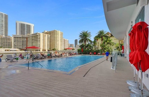 Hallandale Beach Apartment | Waterfront Studio in Resort Beach Pool Gym 2405