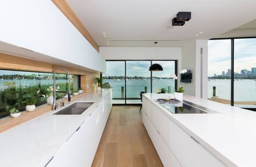 Venetian Islands House | Waterfront Villa - Rooftop Pool & Spa - Theater