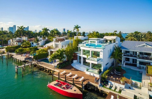 Venetian Islands House | Waterfront Villa - Rooftop Pool & Spa - Theater