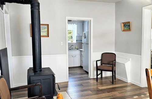 Charlotte's Shore House | Whispering Meadows Manor is a 4 bedroom 1.5 bath country home