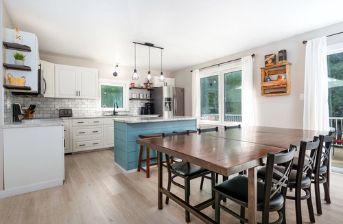 South Bruce Peninsula Cottage | Wind Swept Pines Newly renovated, close to water 3 bedroom cottage