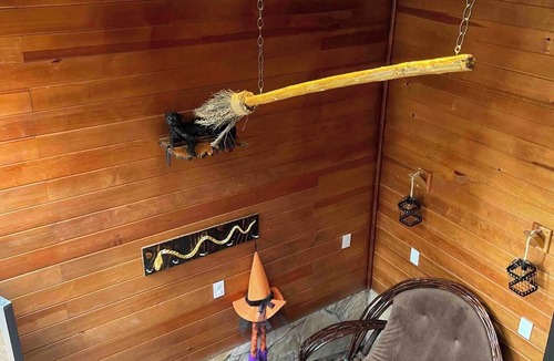 Santa Lucia Cabin | Witch Cabin. The Fauna Labyrinth