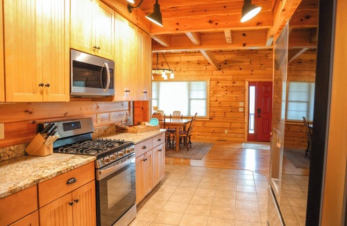 Cleveland Cabin | Woodchuck Acres- 11 acres with Mtn Views + Pond, 7 Min. from Helen