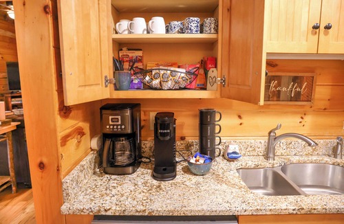 Cleveland Cabin | Woodchuck Acres- 11 acres with Mtn Views + Pond, 7 Min. from Helen
