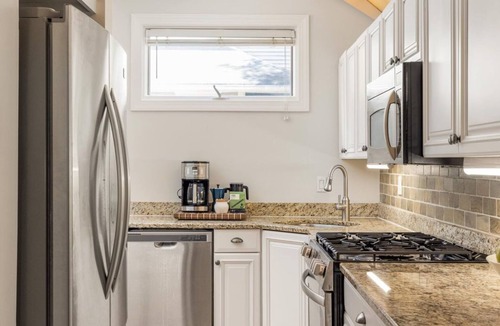 Midtown Condo | World Cup 2026 ATL - Midtown 2BR/3BA, 25min MARTA to Stadium, Sleeps 6