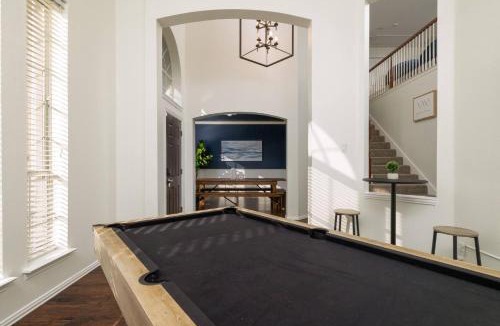 Frisco House | World Cup Group Stay | Pool, Games & Outdoor Space