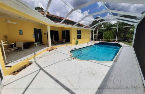 Lehigh Acres Villa | Wunderschöne Villa auf Einem Über 6.000 qm Grundstück