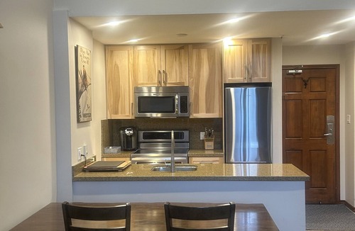 Upper Village Condo | XL Luxury Penthouse. Top 1%. The Aspens. A/C, Pool, 3 hot tubs, ski-in ski-out.