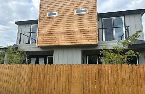 Eastside Promise Neighborhood House | Yee-Haw Charming 2-bedroom townhome in San Antonio 5 minutes from Riverwalk.