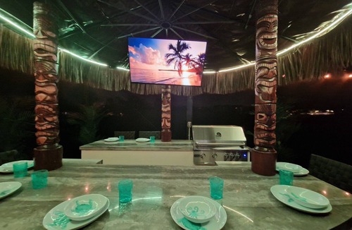 Windsor Hills Villa | YOLO HOUSE - WINDSOR HILLS : LUXURY TIKI BAR & BBQ : ALL DAY SUN :NEAR DISNEY