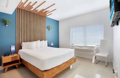 City Center Hotel | Your Miami Beach Adventure Awaits! 2 Comfortable Units, Picnic Area, Garden!