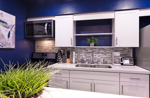 Hyde Park Apartment | Your Montrose Studios! Sleeps 50/25BR/25BA/25PA