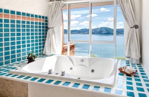 Almacen Resort | Zihuatanejo | Compact Ocean Retreat | Pool + Beach