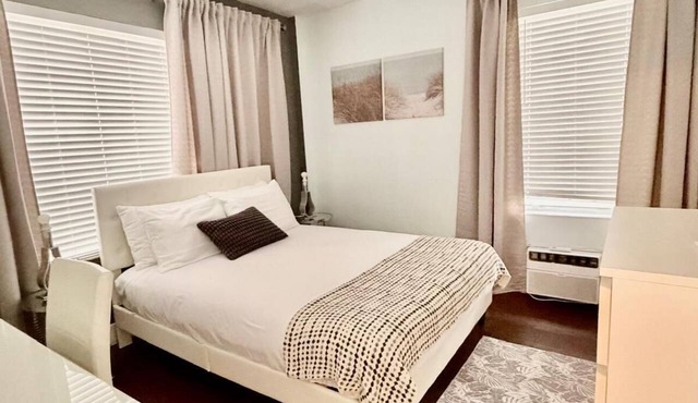 1 BR on Collins Ave. steps away from the BEACH
