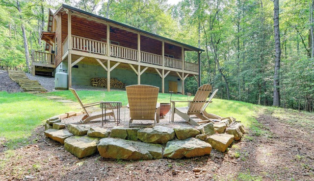 10 Mi to Main St Murphy: Cabin w/Covered Deck!
