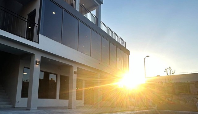 10 min from BBVA stadium! 2-level apartment with excellent amenities