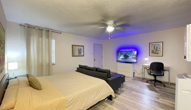 1326-#9 Comfy studio in downtown