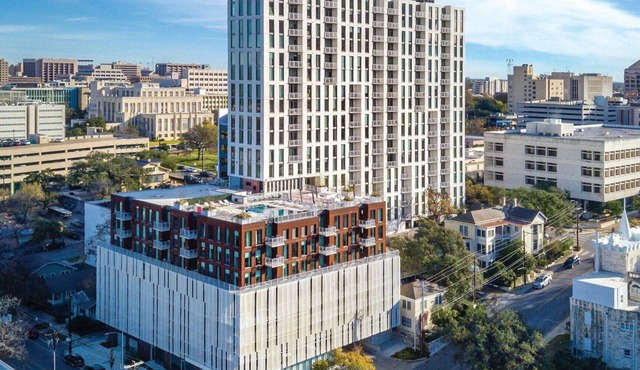 1BD/Austin - Rooftop Pool & Firepit, BBQ!