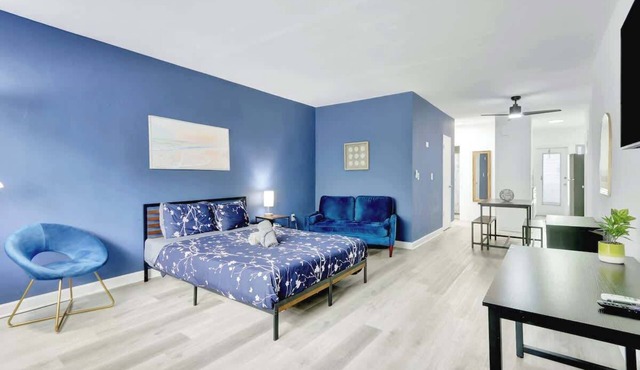 1BR Miami Beach Apt with 3 Queens plus Free Parking