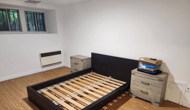 2 bedroom apartment at the heart of Montreal. Minimum stay 31 days