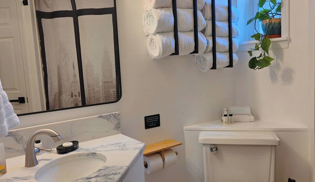 2-bedroom Rowhome w/AC in South Philly 10 min to Plane/Train & 5 min to Stadium