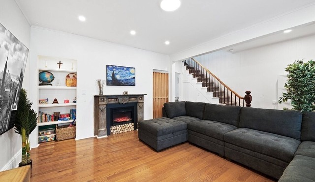 2-Min Walk to NYC Bus 2-Story Home Parking
