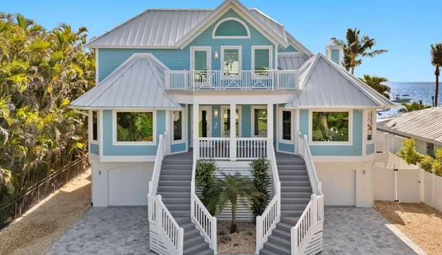 2026 SUMMER REDUCED RATES! WATERFRONT HOME, IN VILLAGE, POOL, HOT TUB, DOCK!