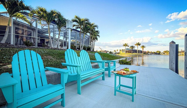 270° Water Views Pool Dock 4 Bikes Don’t Miss This!