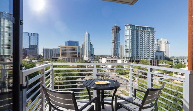 2BD/Austin - Full Kitchen, W/D, Balcony, Fire Pit!