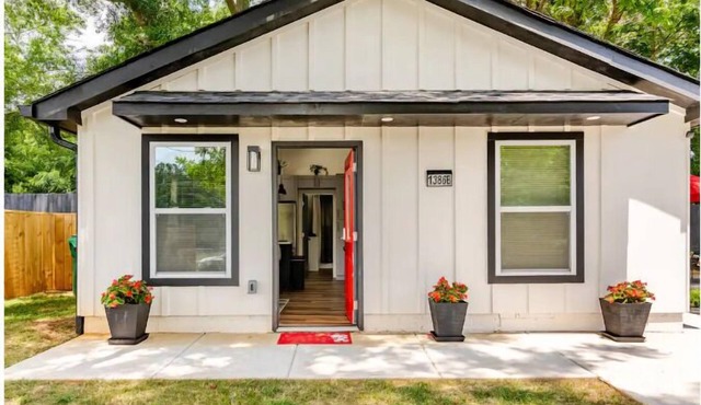2BR Decatur Cottage - Couple's World Cup Retreat