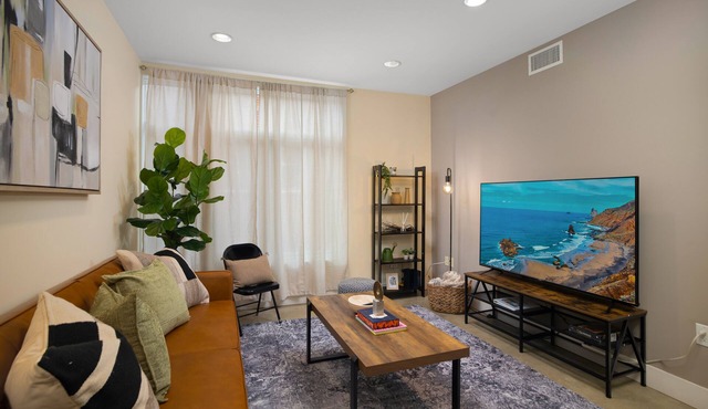 2BR HOME - 2min Walk to Downtown Pasadena & Convention Center
