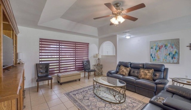 2BR Home Backyard Community Pool Near Arena