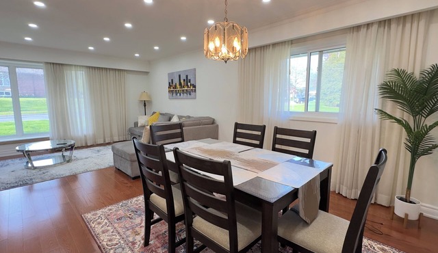3 Bed 2 Bath Bungalow, easy commute, 30 min to DT