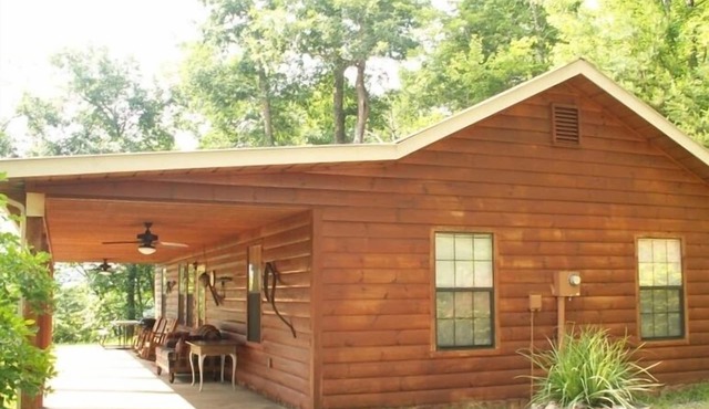 3-bedroom 3-bath cabin 6 minute drive to Harrah's Casino - 1 Gig internet