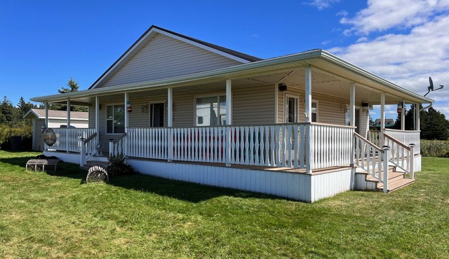 3 Bedroom Darnley Beach House, Close To Sandy North Shore Beaches