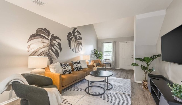 3 Bedroom Home Private Garage Pet-Friendly