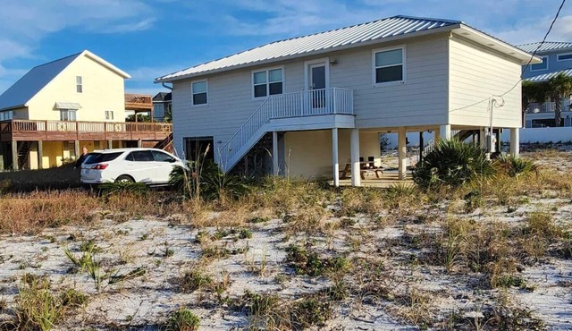 3-bedroom vacation home steps to Pensacola Beach Beaches