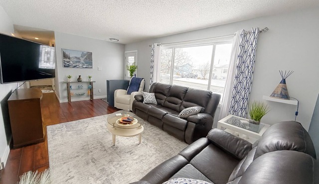 3 Bedrooms + 4th bed in bonus room 2 Living rooms 2 Baths Lots of parking.